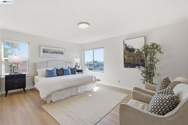 27966 El Portal Dr, Hayward, CA 94542