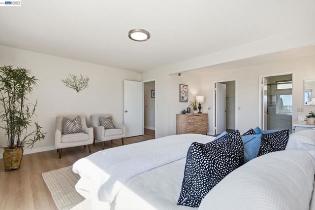 27966 El Portal Dr, Hayward, CA 94542