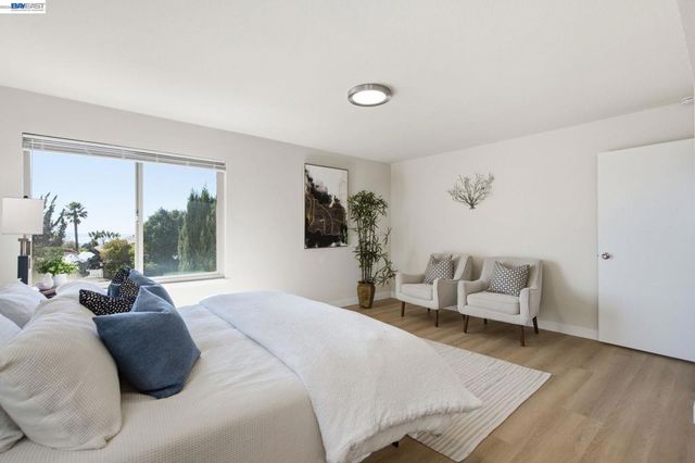 27966 El Portal Dr, Hayward, CA 94542