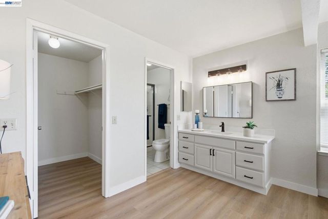 27966 El Portal Dr, Hayward, CA 94542