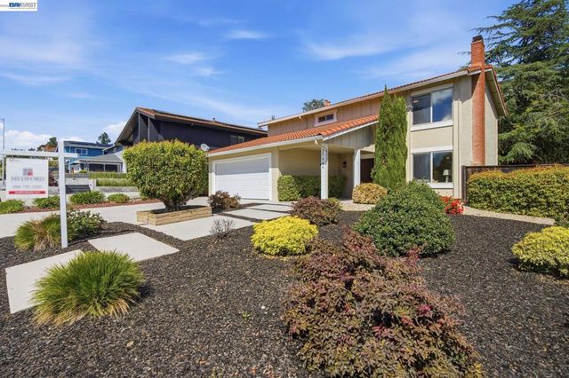 27966 El Portal Dr, Hayward, CA 94542