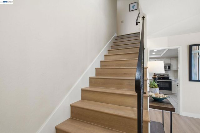 27966 El Portal Dr, Hayward, CA 94542