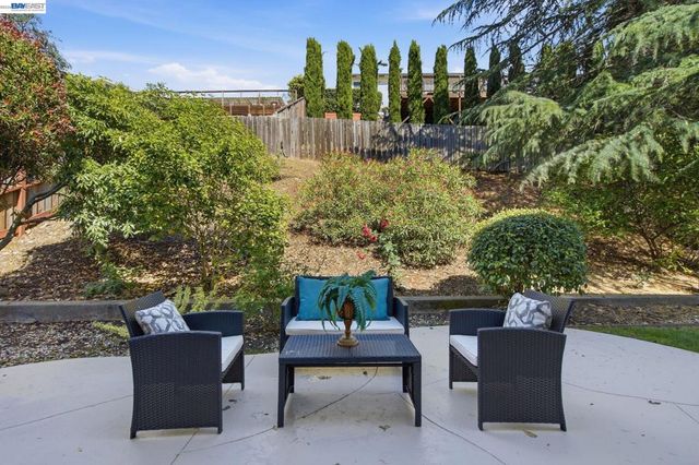 27966 El Portal Dr, Hayward, CA 94542