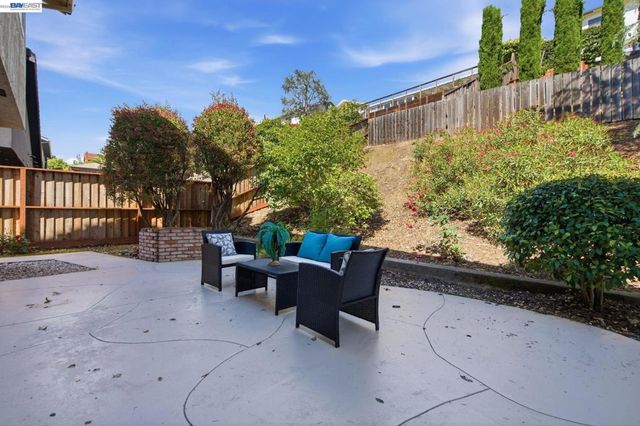 27966 El Portal Dr, Hayward, CA 94542