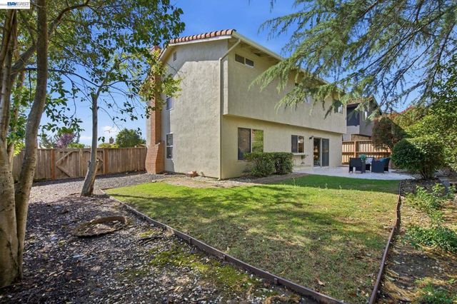 27966 El Portal Dr, Hayward, CA 94542