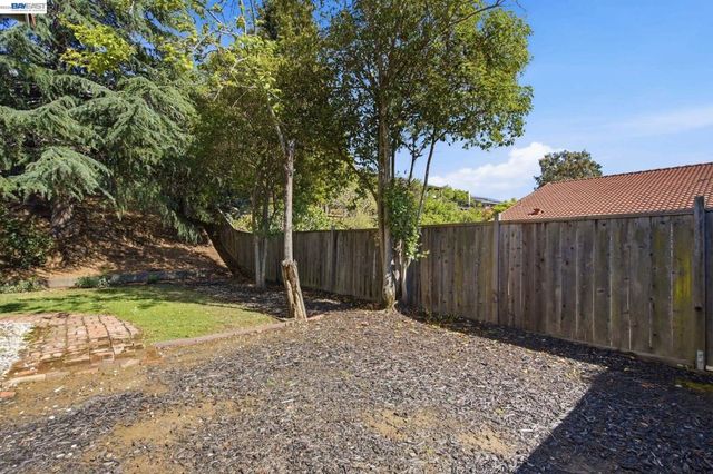 27966 El Portal Dr, Hayward, CA 94542