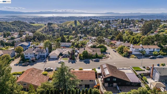 27966 El Portal Dr, Hayward, CA 94542