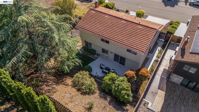 27966 El Portal Dr, Hayward, CA 94542