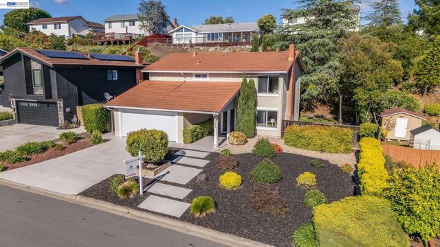 27966 El Portal Dr, Hayward, CA 94542