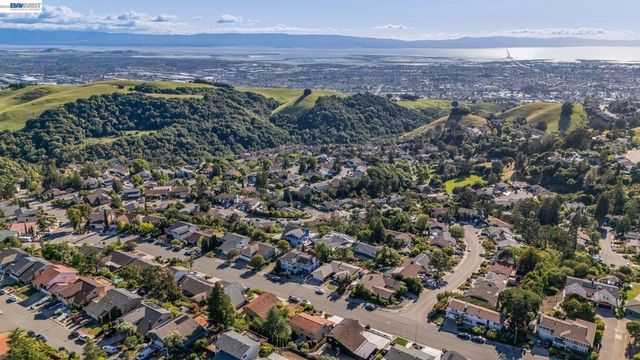 27966 El Portal Dr, Hayward, CA 94542