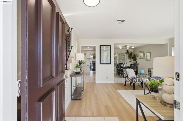 27966 El Portal Dr, Hayward, CA 94542