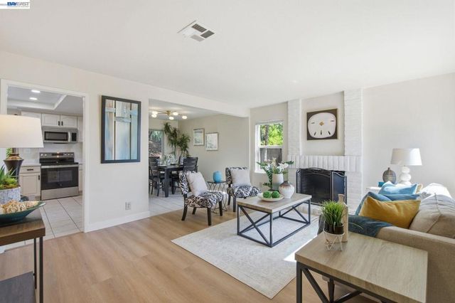 27966 El Portal Dr, Hayward, CA 94542