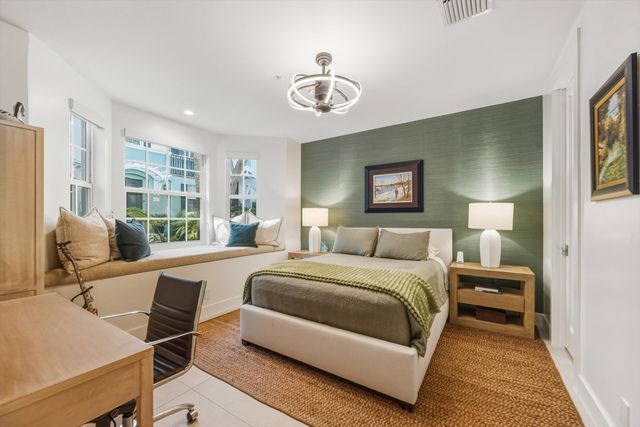 362 E Mallory Circle, Delray Beach, FL 33483