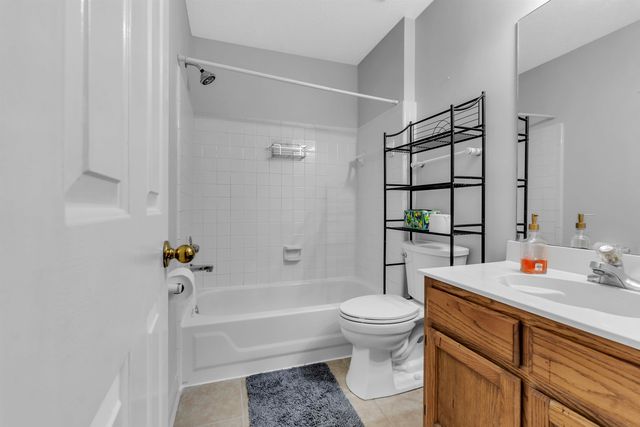 8417 N WIND RIVER CIR, Memphis, TN 38016