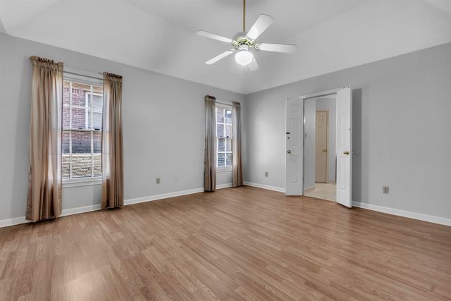 8417 N WIND RIVER CIR, Memphis, TN 38016