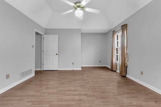 8417 N WIND RIVER CIR, Memphis, TN 38016