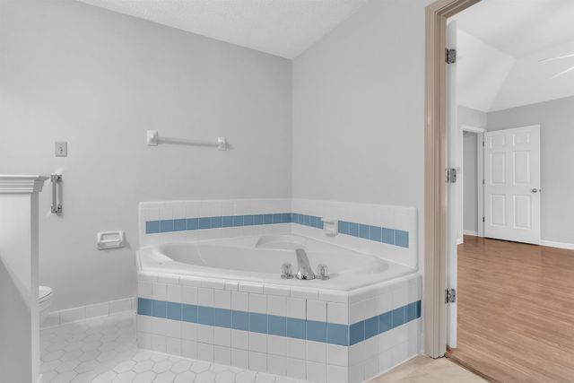 8417 N WIND RIVER CIR, Memphis, TN 38016