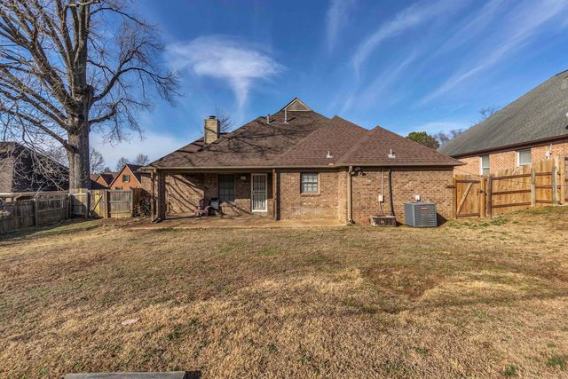 8417 N WIND RIVER CIR, Memphis, TN 38016