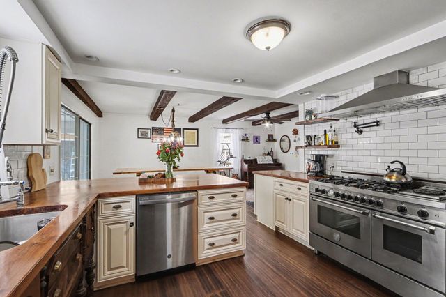 200 Golf View Drive, Plainwell, MI 49080