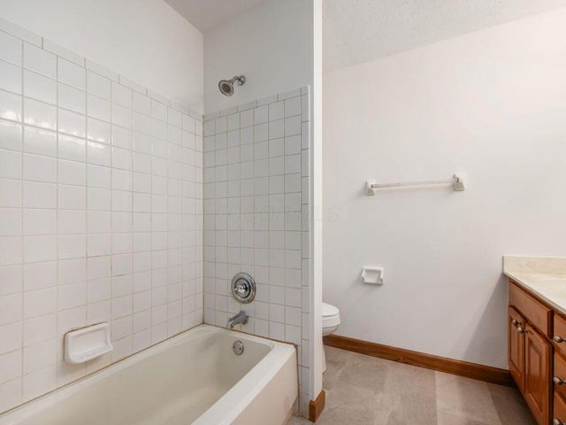 6544 Upper Lake Circle, Westerville, OH 43082