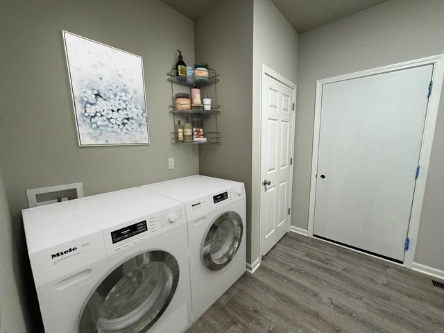 402 N Julie Court, Belleville, WI 53508