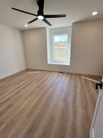 9728 Campbellsville Rd, Pulaski, TN 38478