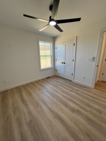 9728 Campbellsville Rd, Pulaski, TN 38478