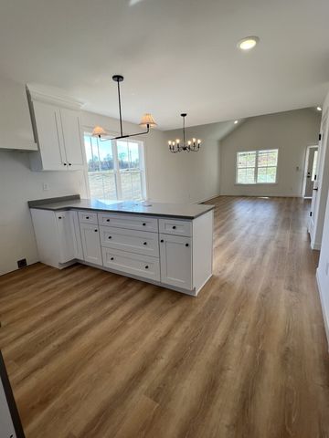 9728 Campbellsville Rd, Pulaski, TN 38478