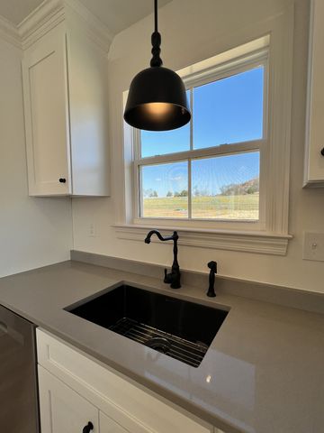 9728 Campbellsville Rd, Pulaski, TN 38478