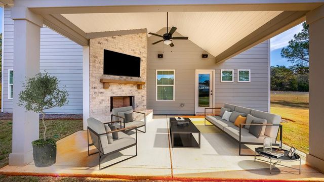 575 Mountain View Road, Hamilton, GA 31811