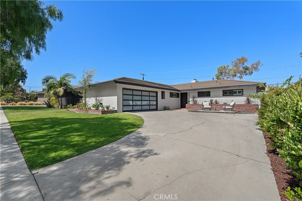 1611 N Greenbrier, Long Beach, CA 90815 — exterior