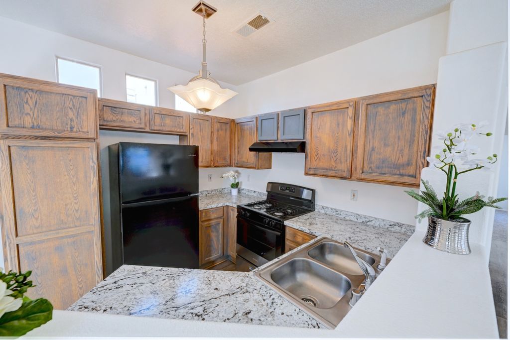 6049 Monte Azul Place, Santa Fe, NM 87507