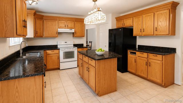 7622 Park Meadow Lane, West Bloomfield Charter Township, MI 48324
