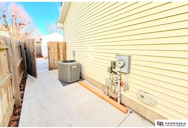 5016 NW 10th Street, Lincoln, NE 68521