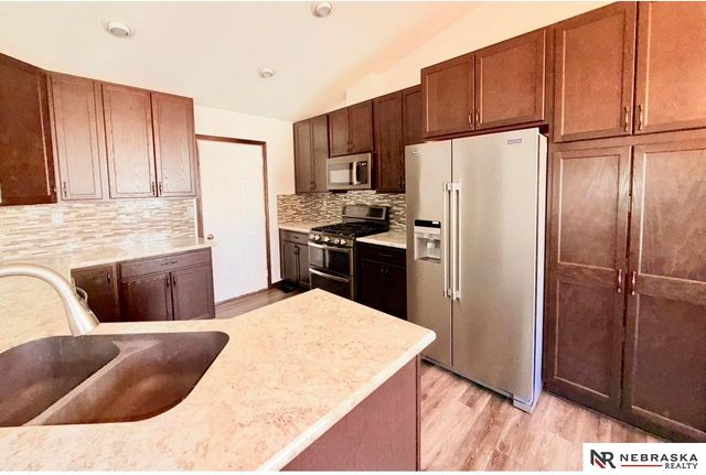 5016 NW 10th Street, Lincoln, NE 68521