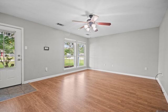 35038 Napoleon Dr, Denham Springs, LA 70706
