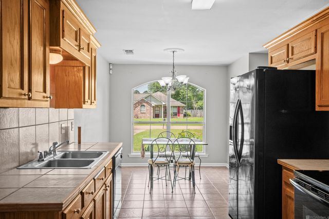 35038 Napoleon Dr, Denham Springs, LA 70706