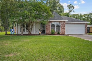 35038 Napoleon Dr, Denham Springs, LA 70706