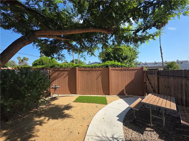 6956 Glade, Canoga Park, CA 91303