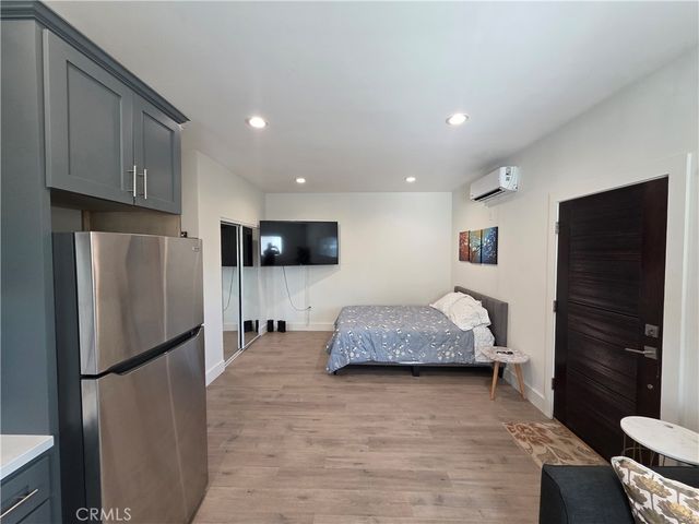 6956 Glade, Canoga Park, CA 91303