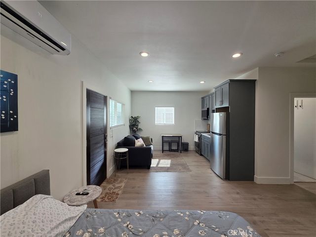 6956 Glade, Canoga Park, CA 91303