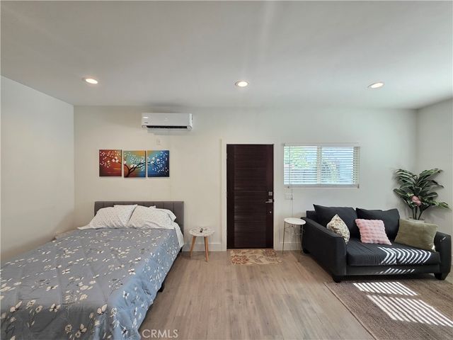 6956 Glade, Canoga Park, CA 91303