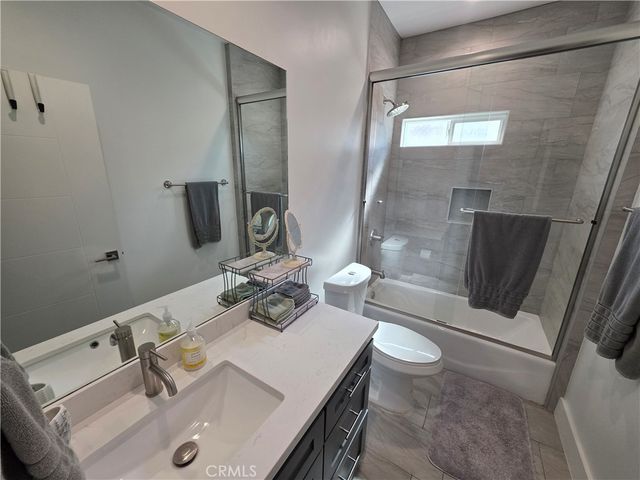 6956 Glade, Canoga Park, CA 91303