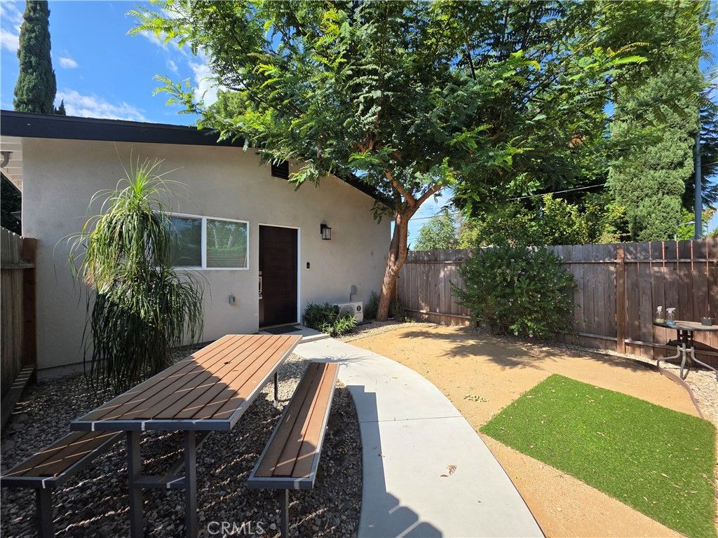 6956 Glade, Canoga Park, CA 91303