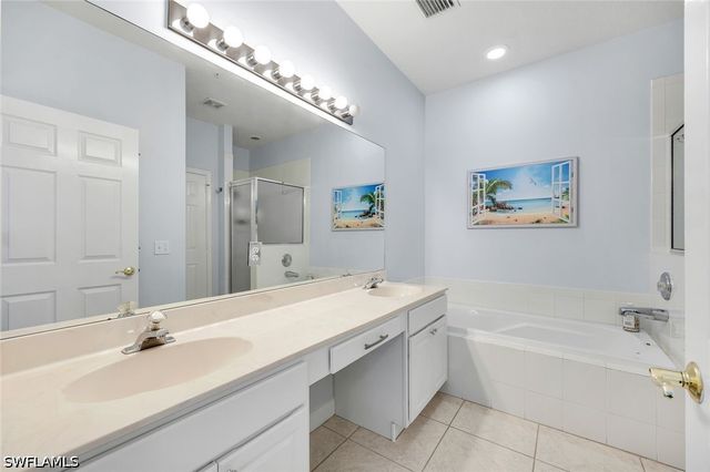 2110 Cay Lagoon DR 122, Naples, FL 34109