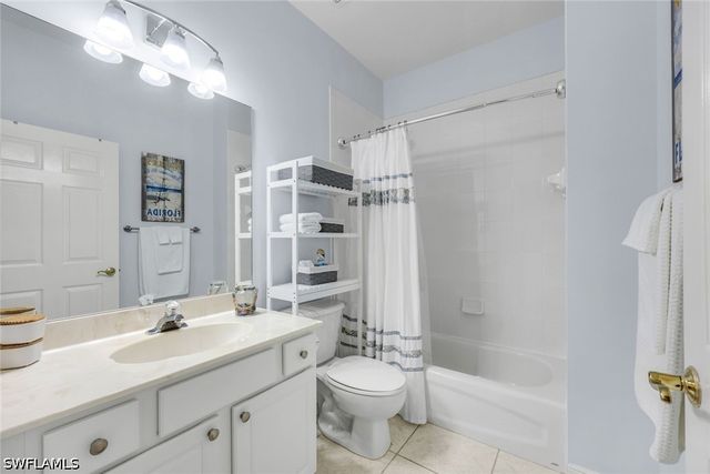 2110 Cay Lagoon DR 122, Naples, FL 34109