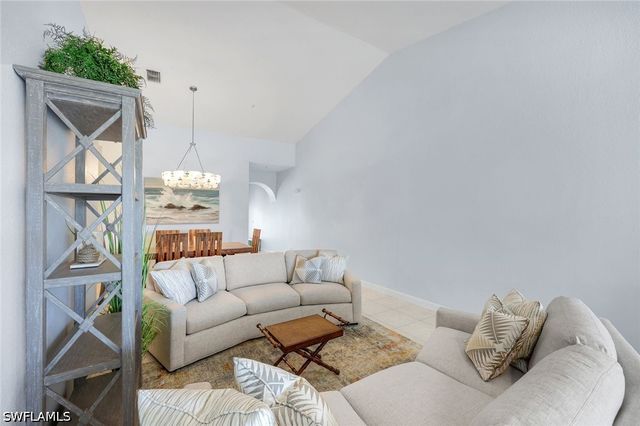 2110 Cay Lagoon DR 122, Naples, FL 34109