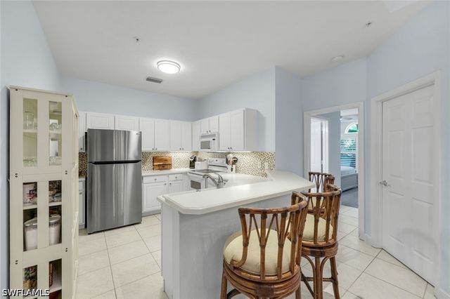 2110 Cay Lagoon DR 122, Naples, FL 34109