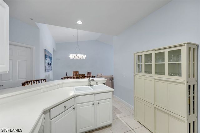 2110 Cay Lagoon DR 122, Naples, FL 34109