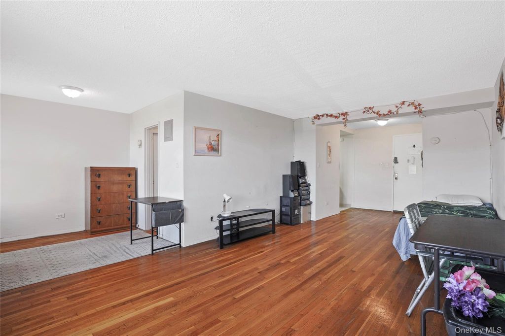 84-20 153rd Avenue 5H, Howard Beach, NY 11414